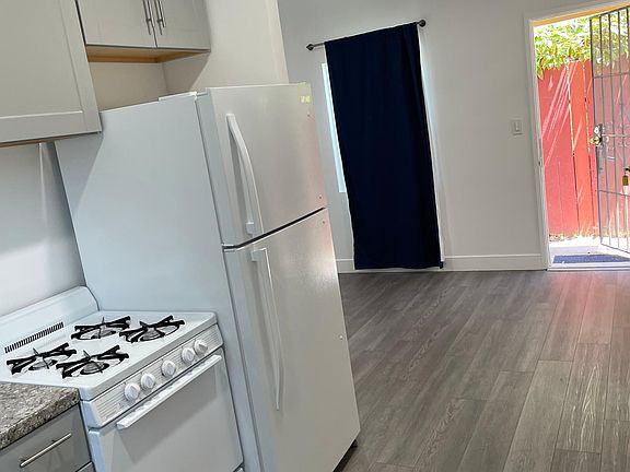 4th image of 2435 Oak St #W8ef3gzw0