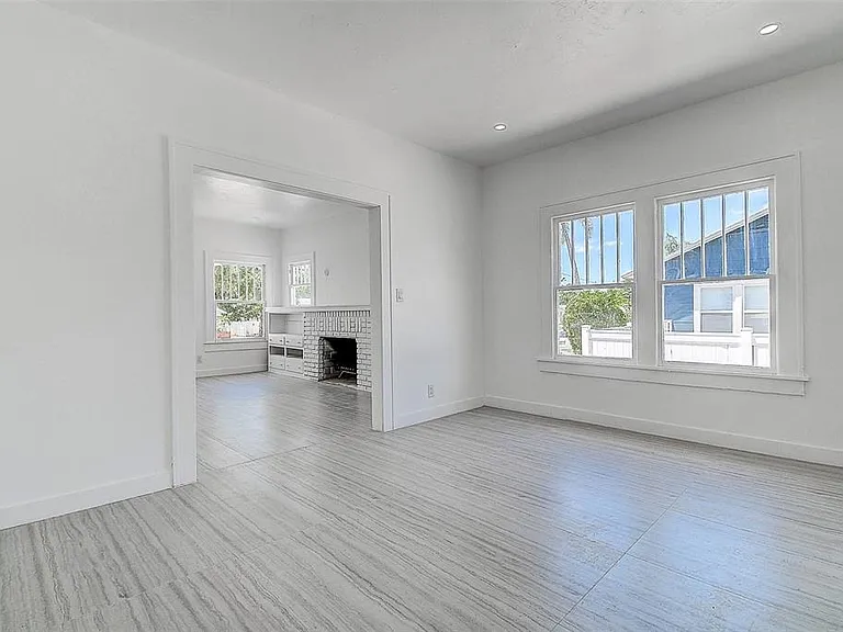 4 Bedrooms / 2 Bathrooms