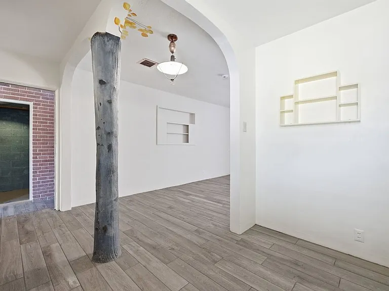 626 N Venice Ave — Photo 9