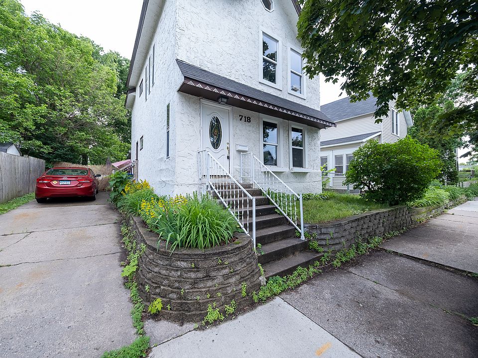 1st image of 718 19th Ave NE