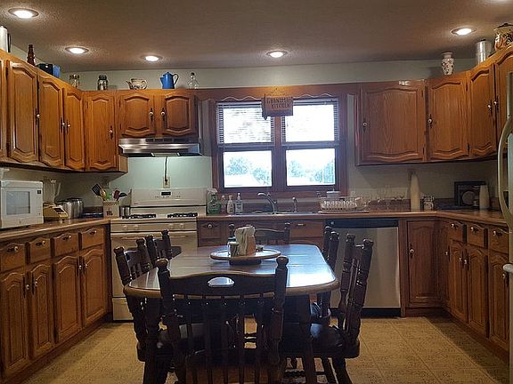 3rd image of 2585 Logan Thornville Rd SE