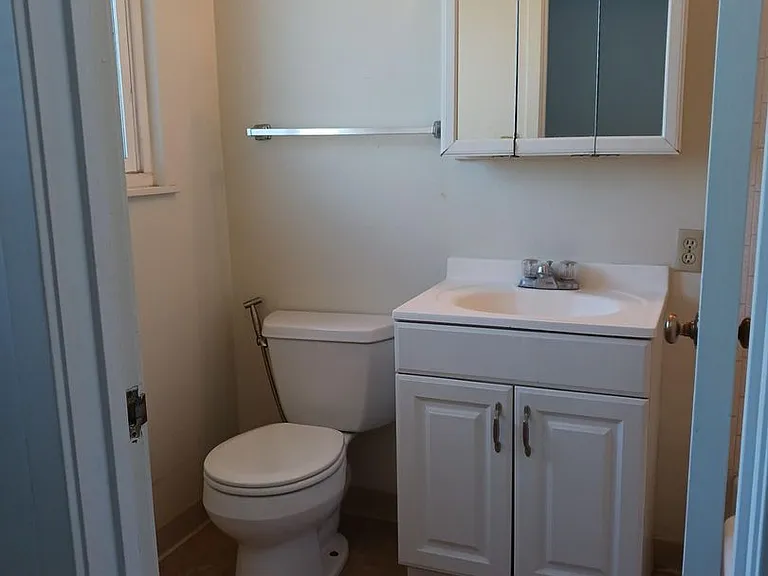 210 Locust St — Photo 10