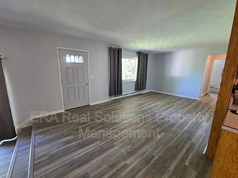 3 bed, 1.5 bath, 1660 sqft, $1,350 — Photo 3