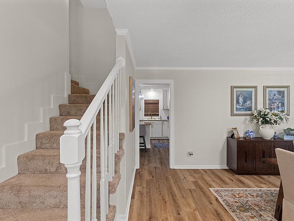 4th image of 405 Pine Hills Dr