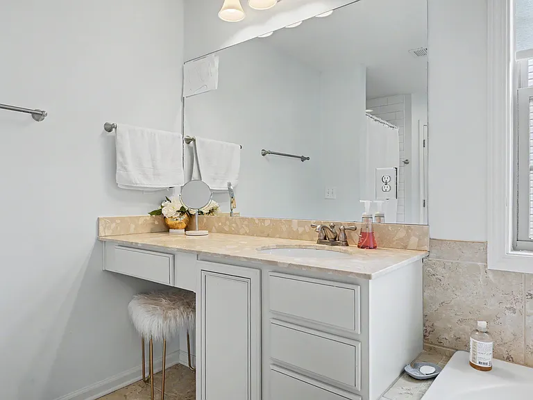 1147 Looking Glass Ln — Photo 5
