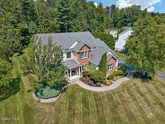 2nd image of 18 Tipperary Way