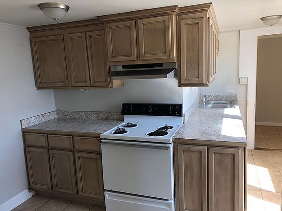 2nd image of 615 N 6th Ave