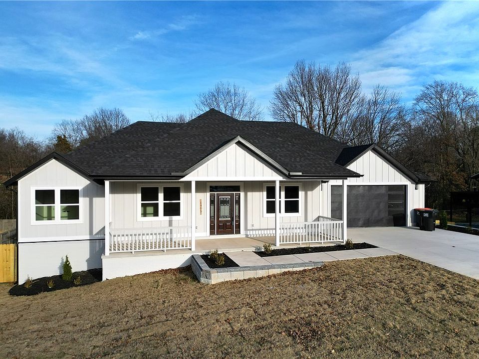 1st image of 1405 Overo Cir