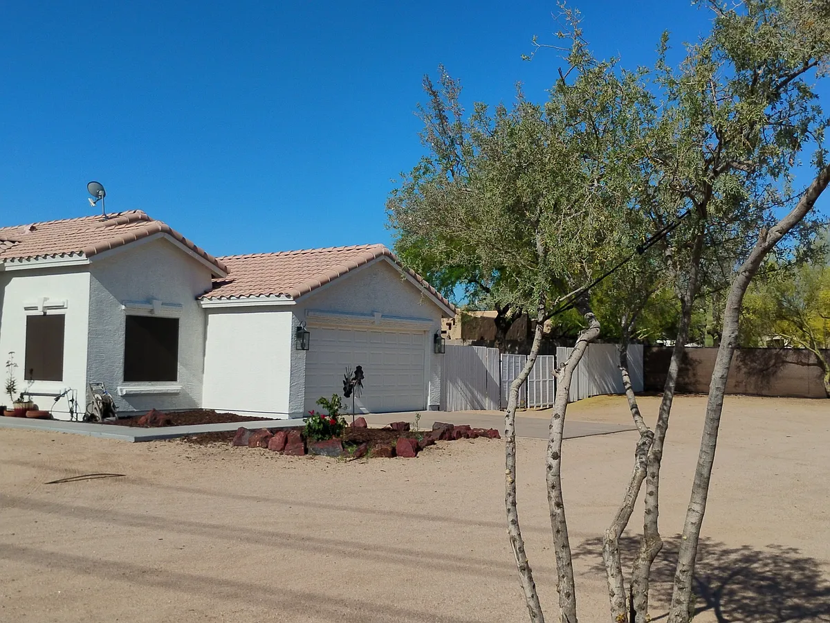 Building Photo - 6610 E Dixileta Dr