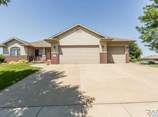 7324 S Russet Dr, Sioux Falls, SD 57108