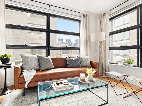 547 W 47th St Room 309, New York, NY 10036