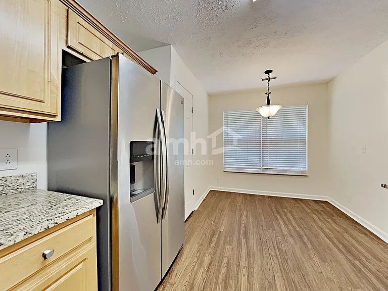 916 Springs Hill Way — Photo 3