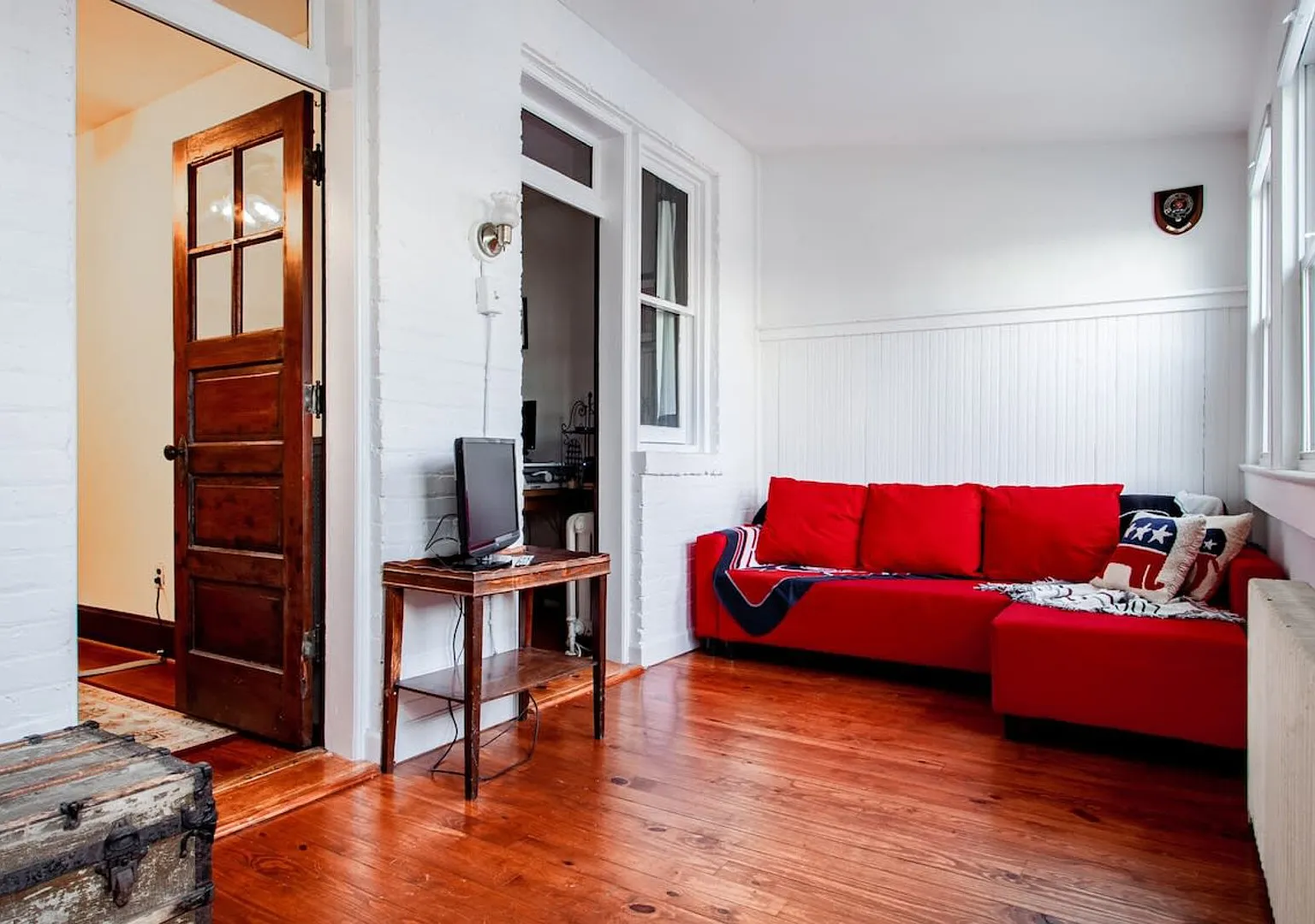 The E St Retreat Lovely 3-BR Nestled between H St & Eastern Market — Photo 1