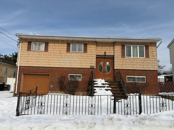 242 Roquette Ave, South Floral Park, NY 11001