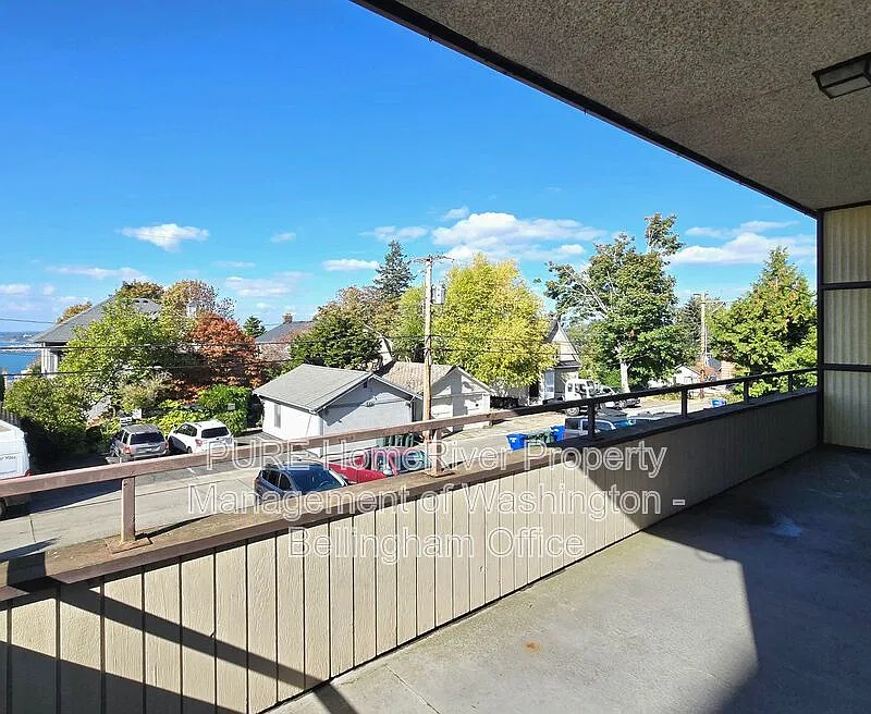 2 bed, 1.0 bath, 1285 sqft, $1,745 — Photo 1