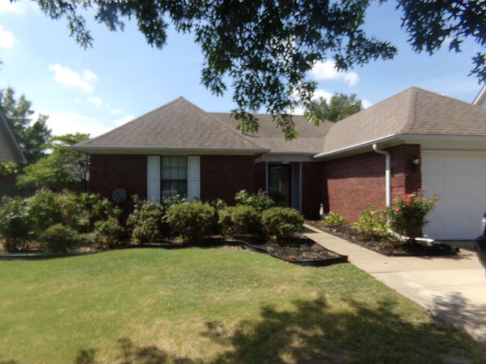 1st image of 601 Hickory Hollow Cir