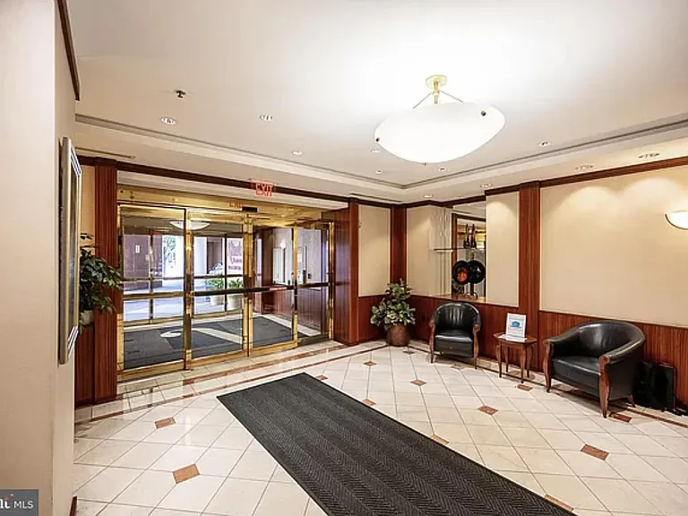 900 N Stafford St #905 — Photo 11