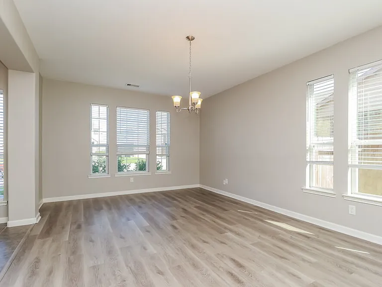 443 Oak Chase Dr — Photo 5