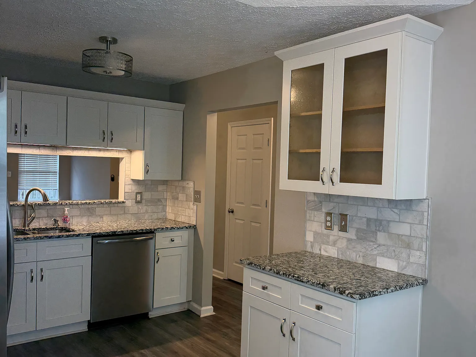 3 bed, 1428 sqft, $2,050 — Photo 4