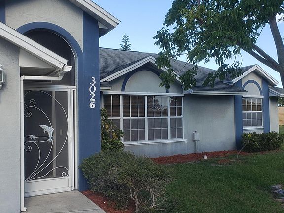 2nd image of 3026 SE East Blackwell Drive