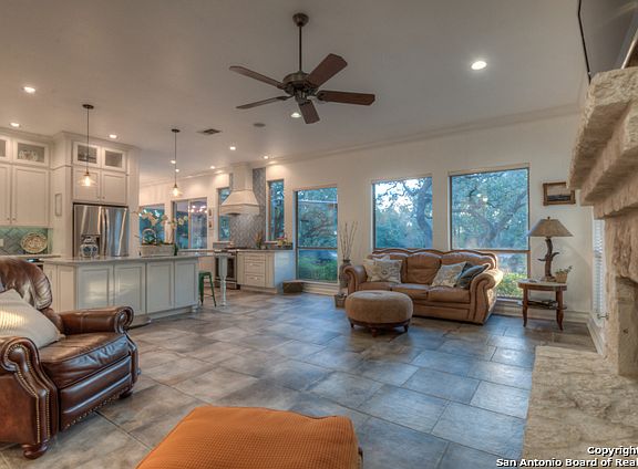 4th image of 902 Foxton Dr