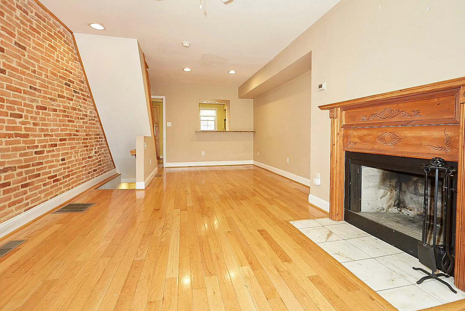 3 bed, 2.5 bath, 1222 sqft, $2,600 — Photo 2