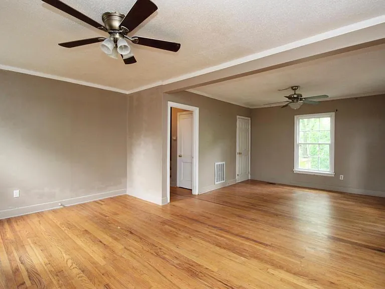 212 Goshen Ave — Photo 5