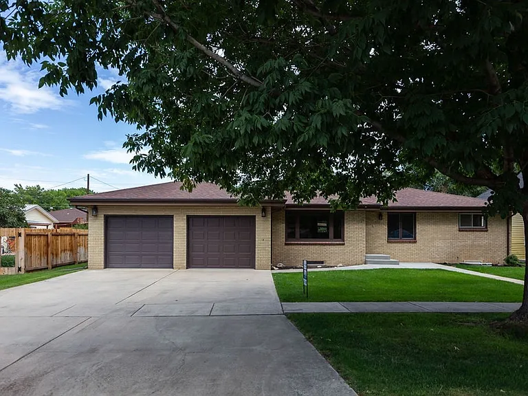 822 Walnut St — Photo 1