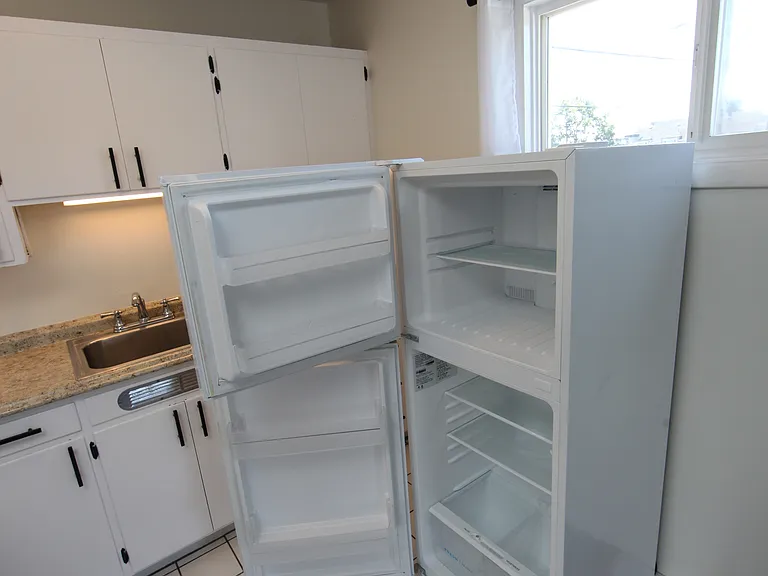 205 W 2nd St #6 — Photo 17