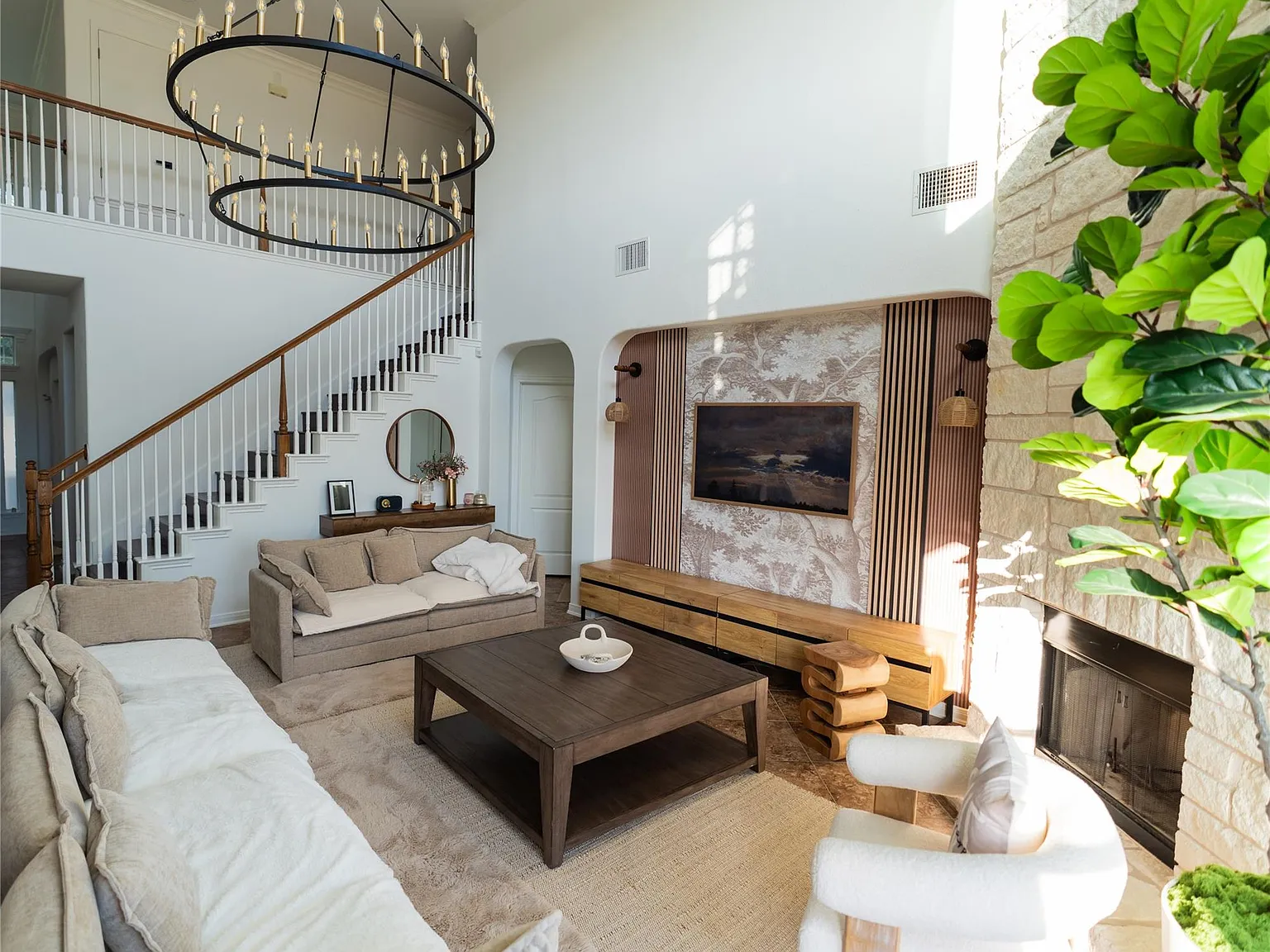 5 bed, 3.5 bath, 3597 sqft, $3,995 — Photo 3