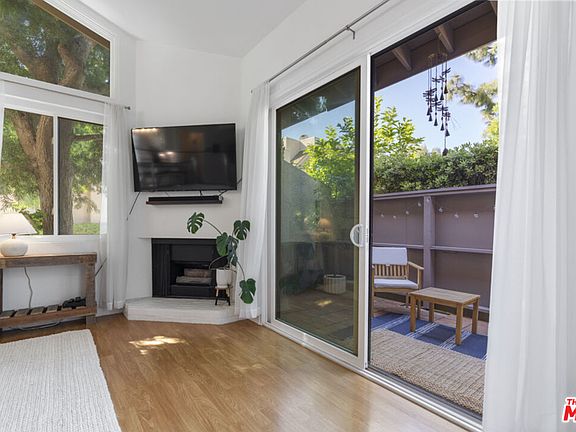 2nd image of 15157 Magnolia Blvd Unit F