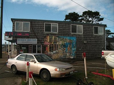 4th image of 320 E Dock St