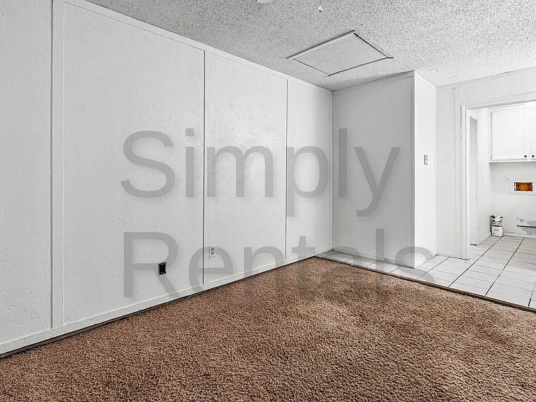 2504 Paul St — Photo 14