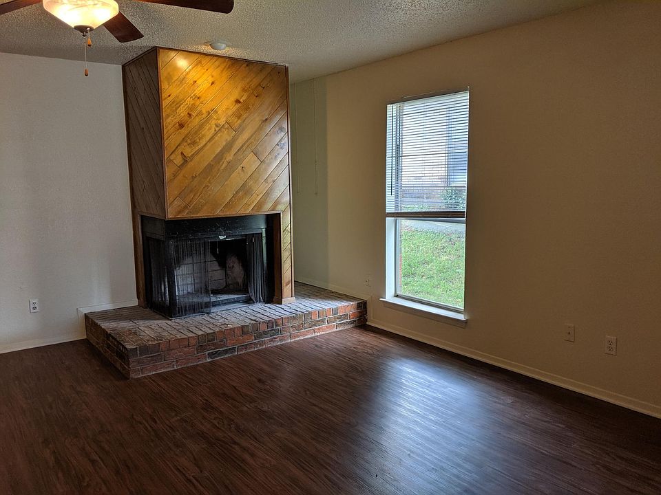 2nd image of 2225 Roman Ct