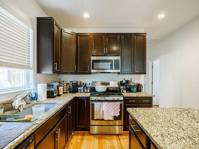 408 N Robinson — Photo 13