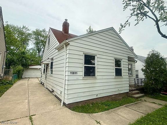 2nd image of 15811 Maplewood Ave