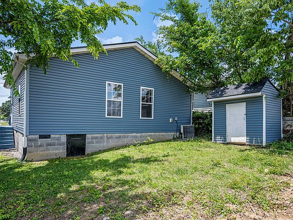 5th image of 113 Douglas Ave