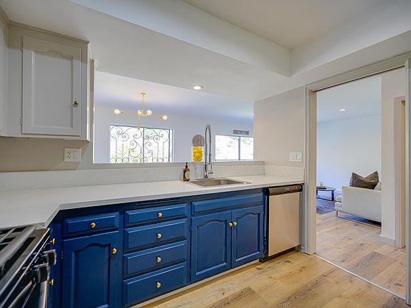 3rd image of 6760 Hillpark Dr