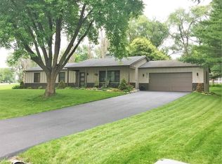 871 Glen Oak Dr, Dundee, IL 60118