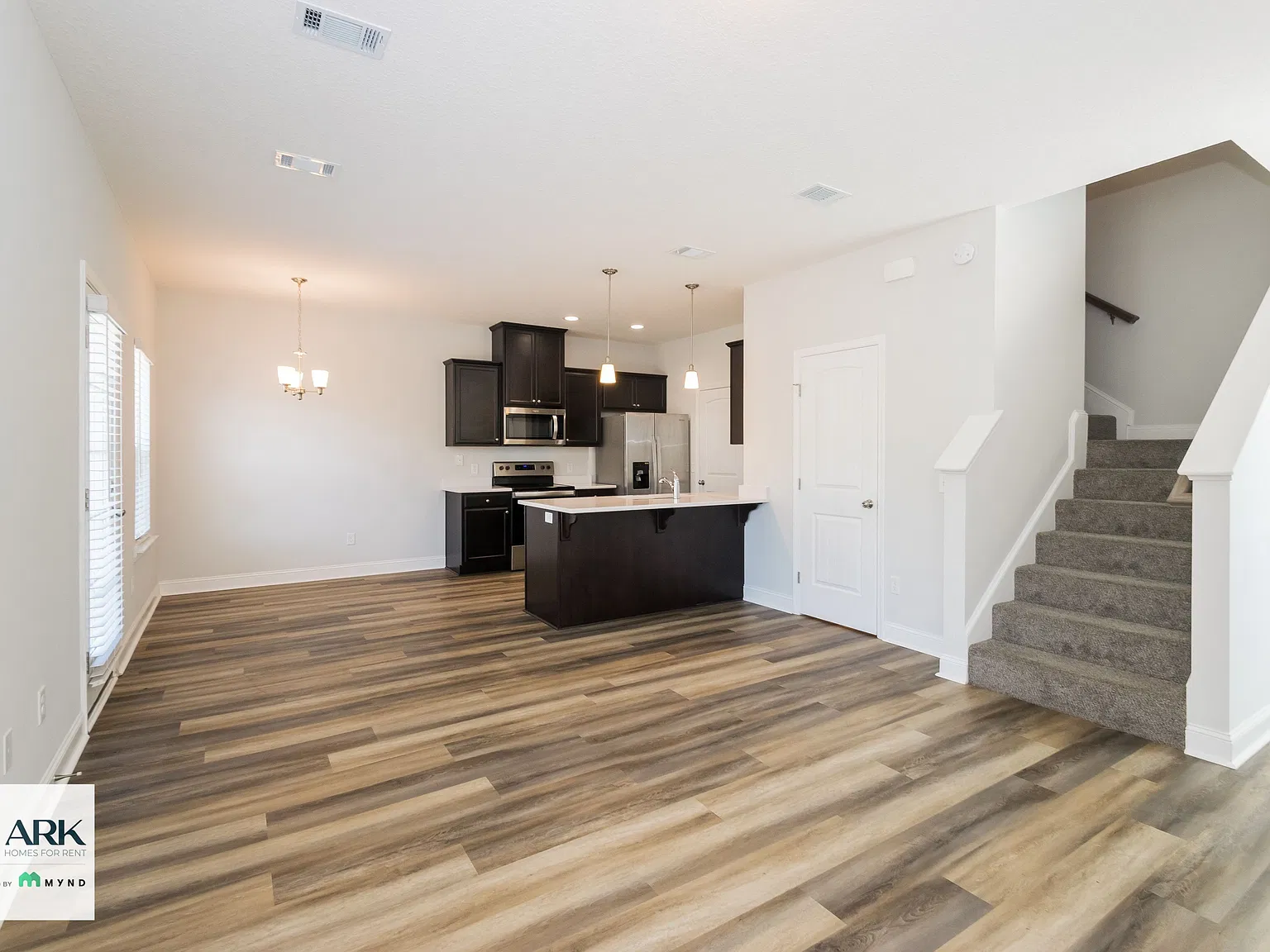 3 bed, 2.5 bath, 1462 sqft, $1,955 — Photo 2