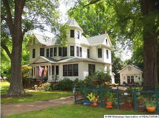 206 Sycamore St, Como, MS 38619