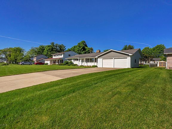 3rd image of 326 Elmshaven Dr