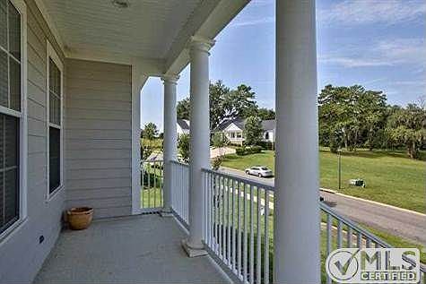 3rd image of 3037 Dickinson Dr #18