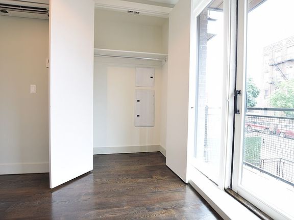5th image of 146 Erasmus St #1B