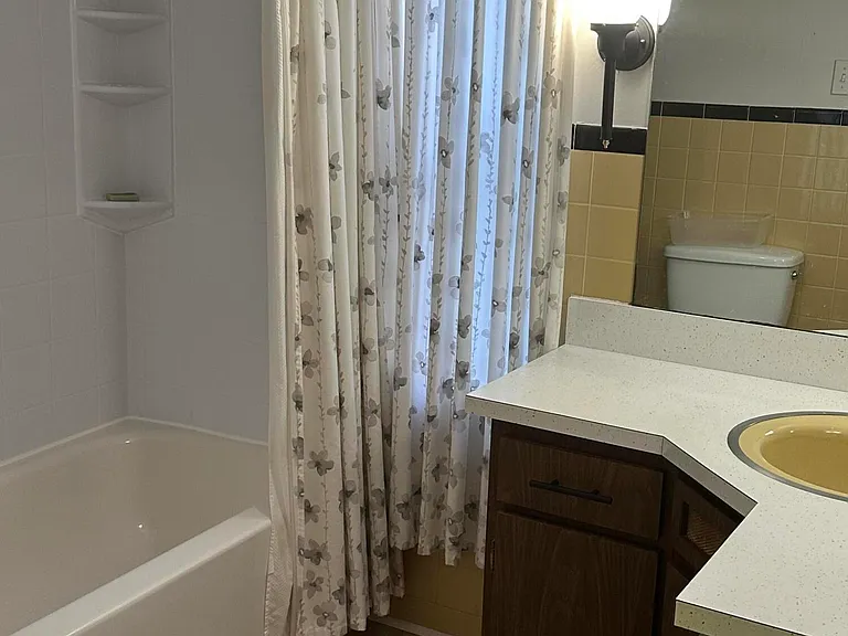 232 Bassett Ave — Photo 11