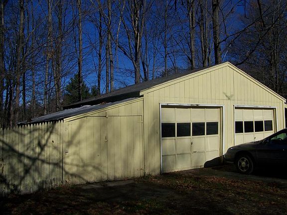 5th image of 32 Hastings Ct