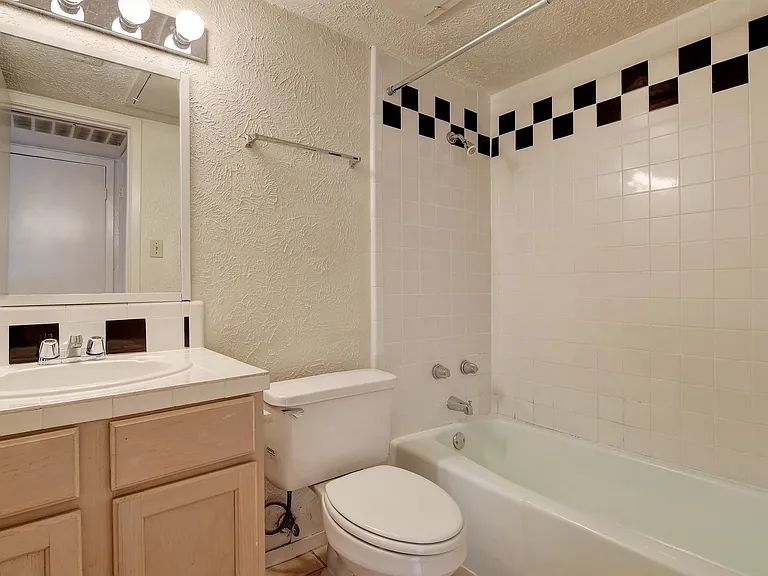 105 E 38th St #100-303 — Photo 39