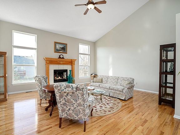 4th image of 3209 Featherstone Ct