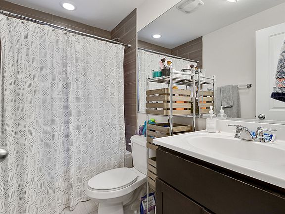 4th image of 1819 1/2 W Leland Ave #2