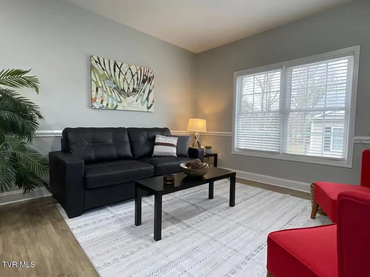 2 bed, 792 sqft, $2,500 — Photo 3